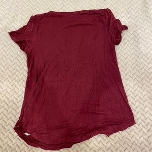 hollister women’s xs t-shirt (burgundy)